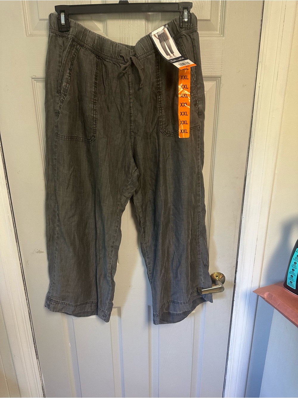 Splendid Black Elastic Waist Cropped Pants